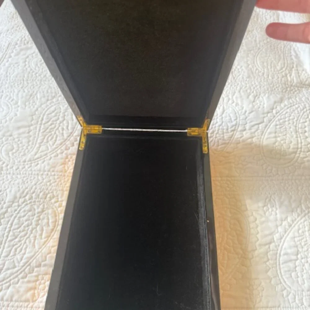 Vintage Lacquer Large 12x8x3 Keepsake Box Lady wit beautiful piece